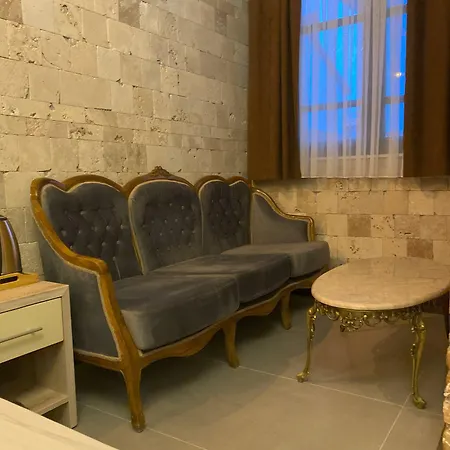 Esila Uşak